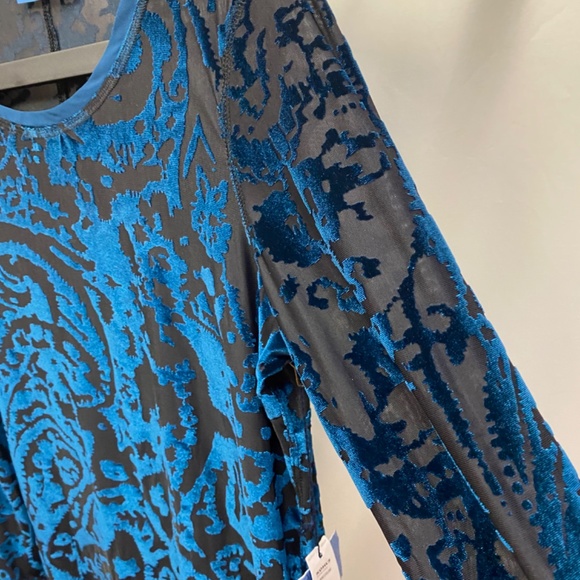 New Simply Vera Woman’s Aqua Blue Shear fancy top with Velvet, Medium - Picture 3 of 11